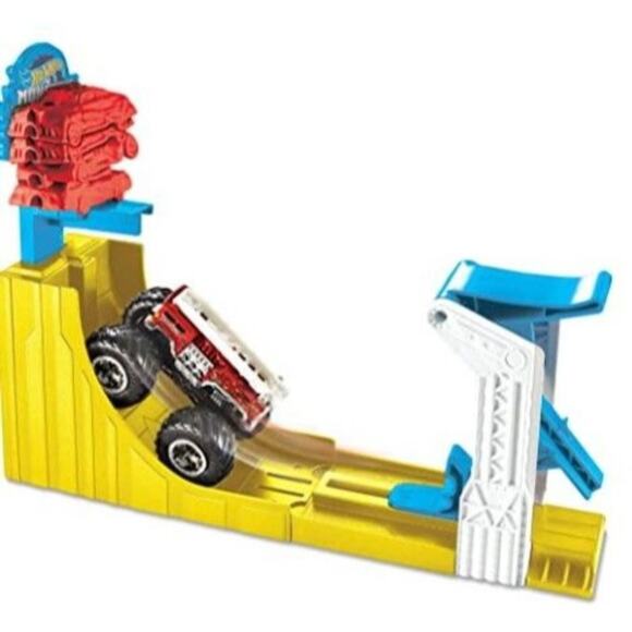 Hot Wheels Monster Trucks Big Air Breakout Playset 5 Alarm Die-Cast Firetruck - Picture 15 of 16